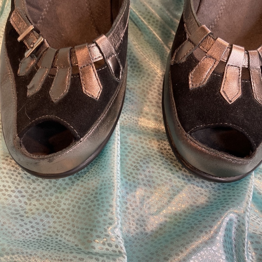 Black and silver peep toe aerosoles. Size 8.5. Great condition.‎ - Picture 4 of 7
